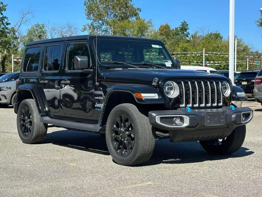 2022 Jeep Wrangler 4xe Unlimited Sahara Sport photo 1