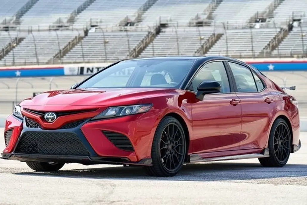 2020 Toyota Camry Hybrid LE photo 1