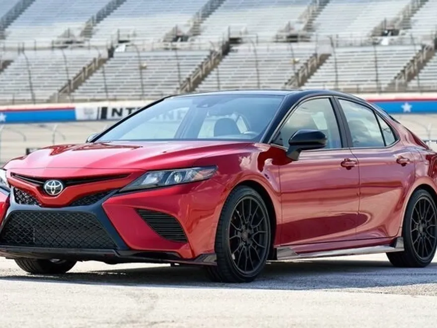 2020 Toyota Camry Hybrid LE photo 1