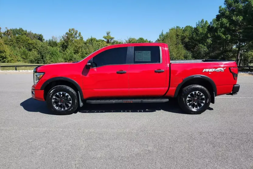 2023 Nissan Titan PRO-4X photo 1