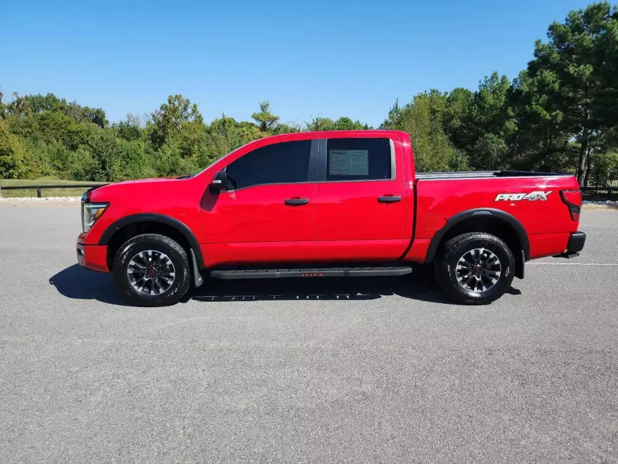 2023 Nissan Titan PRO-4X photo 1
