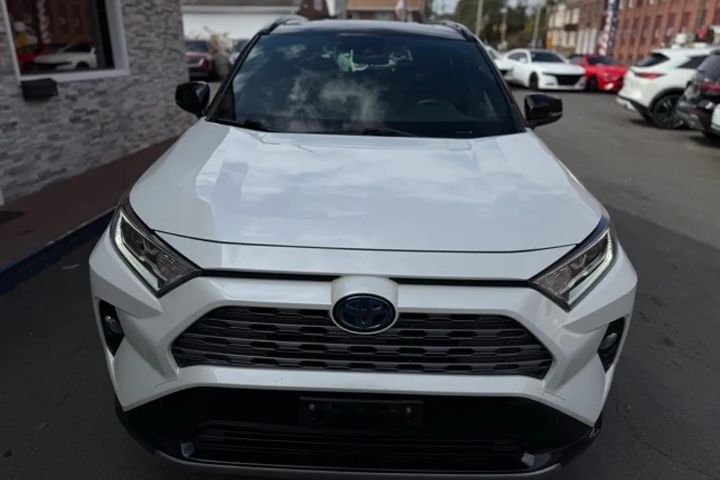 2019 Toyota RAV4 Hybrid XSE photo 1