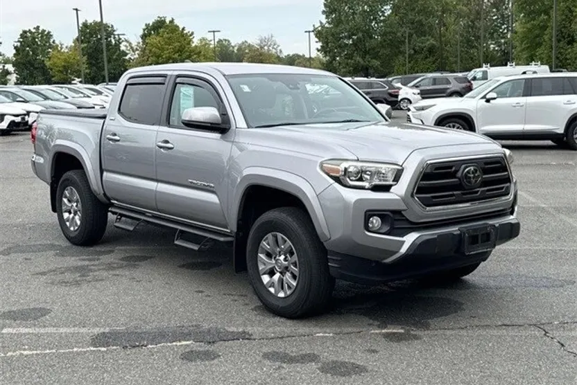 2018 Toyota Tacoma SR5 V6 photo 1