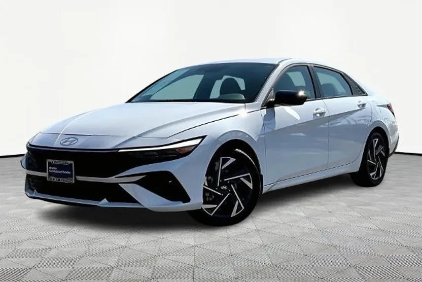 2025 Hyundai Elantra SEL Sport photo 1