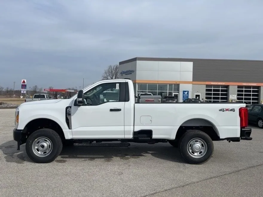 2025 Ford F-250 photo 2