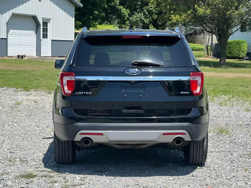 2016 Ford Explorer Limited Sport photo 1