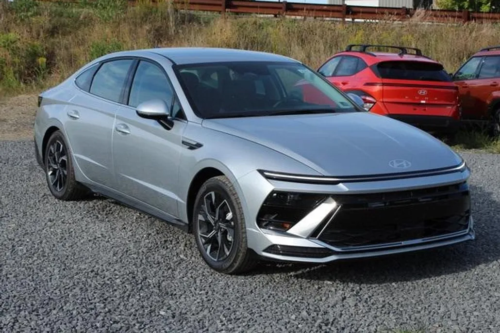 2025 Hyundai Sonata SEL photo 1