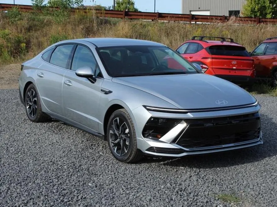 2025 Hyundai Sonata SEL photo 1