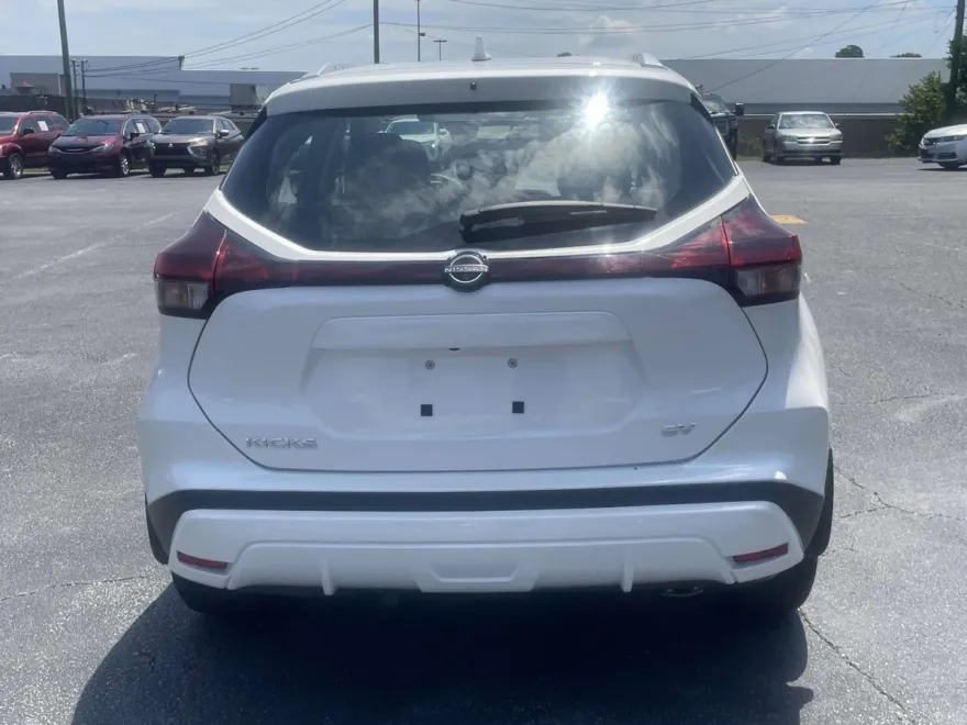 2024 Nissan Kicks SV photo 1
