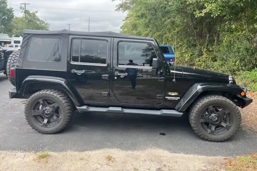 2012 Jeep Wrangler Unlimited Sahara photo 1