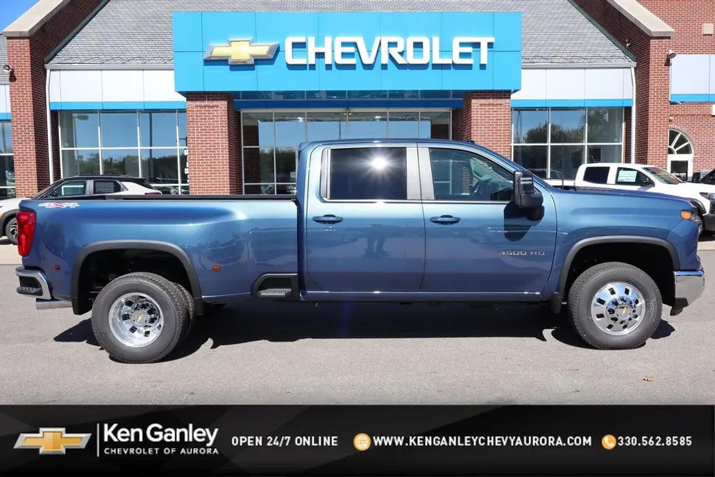 2026 Chevrolet Silverado LT photo 1