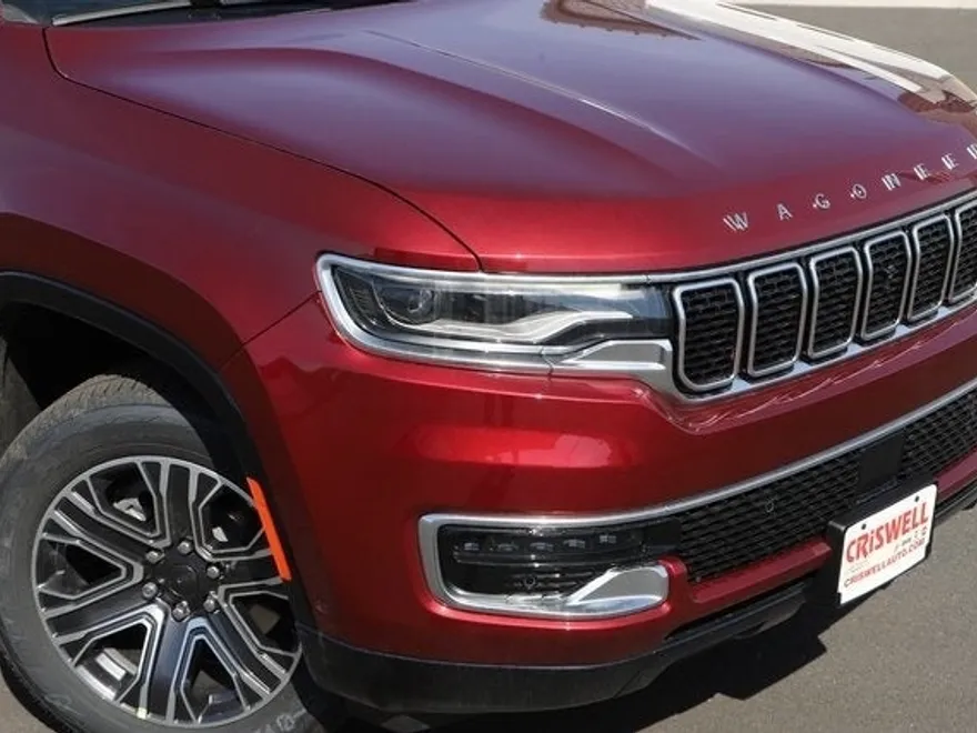 2024 Jeep Wagoneer photo 2