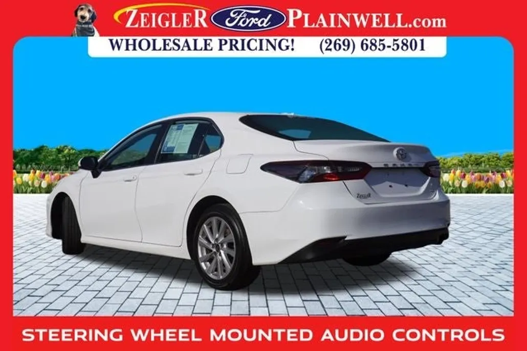 2021 Toyota Camry LE photo 1