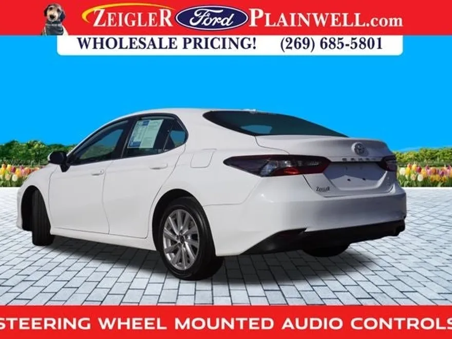 2021 Toyota Camry LE photo 1