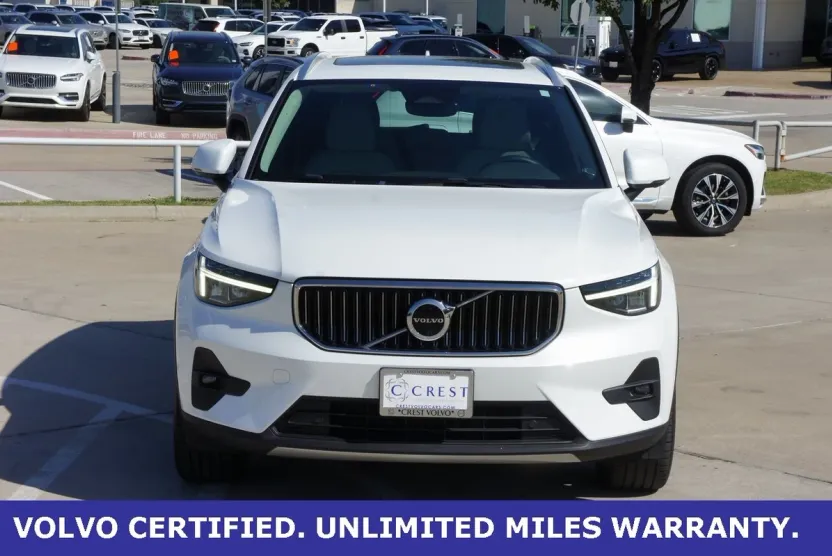 2023 Volvo XC40 Plus photo 1