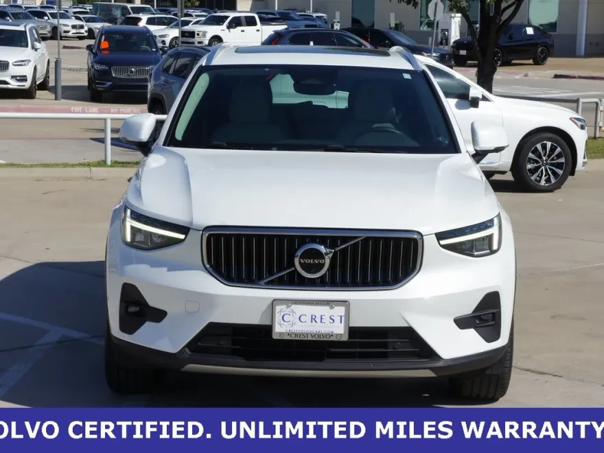 2023 Volvo XC40 Plus photo 1