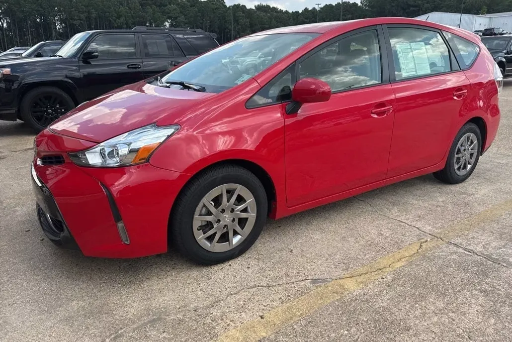 2017 Toyota Prius V Four photo 1