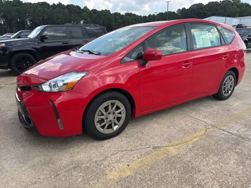 2017 Toyota Prius V Four photo 1
