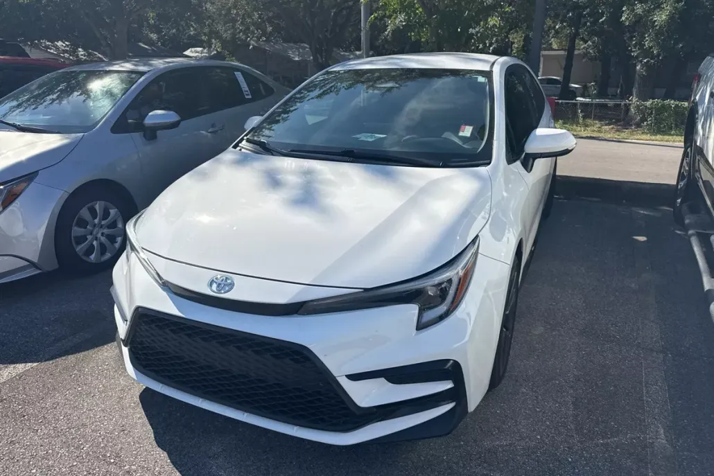2024 Toyota Corolla SE photo 1