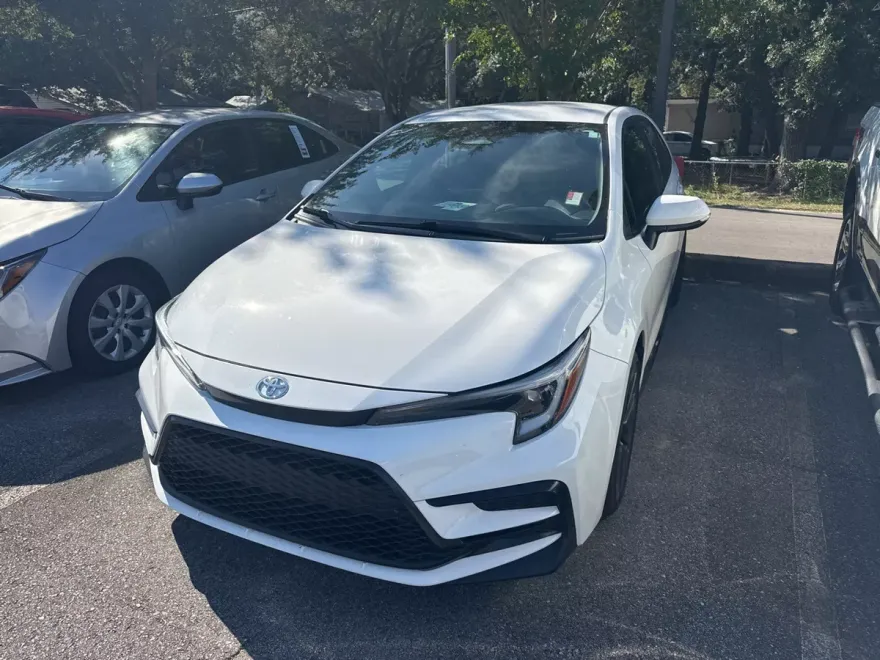 2024 Toyota Corolla SE photo 1
