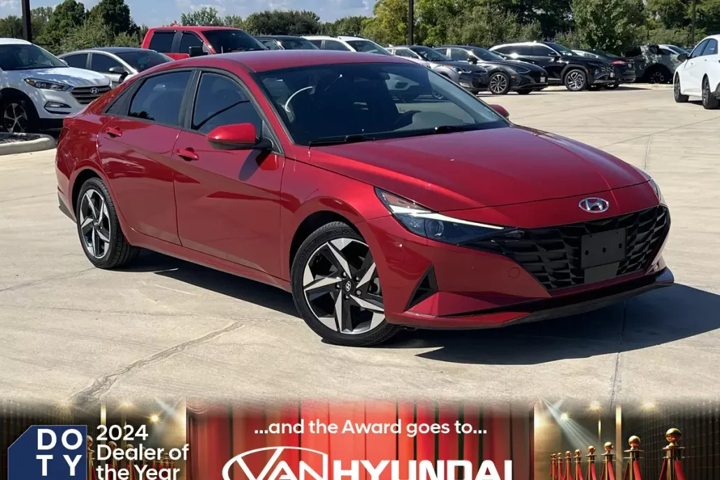 2023 Hyundai Elantra SEL photo 1
