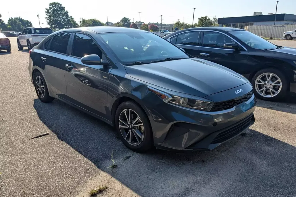 2022 Kia Forte LXS photo 1