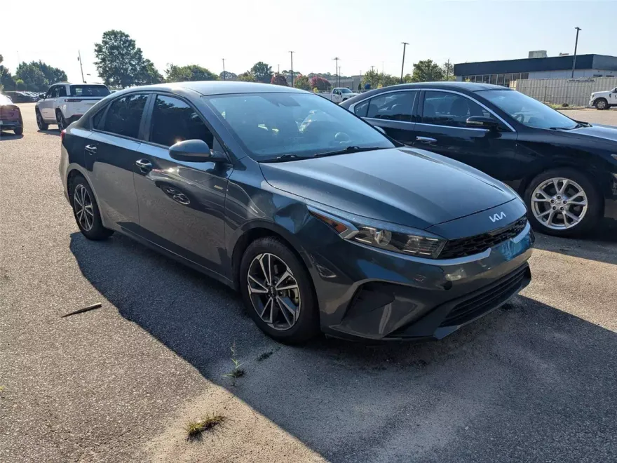 2022 Kia Forte LXS photo 1