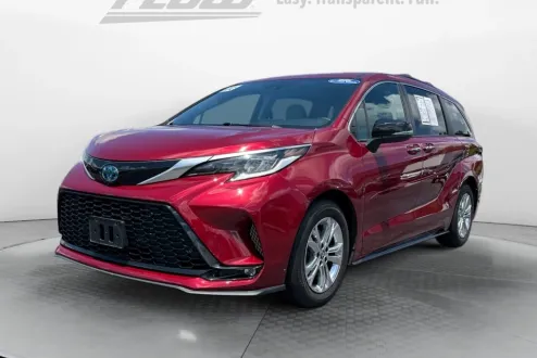 2022 Toyota Sienna XSE photo 3
