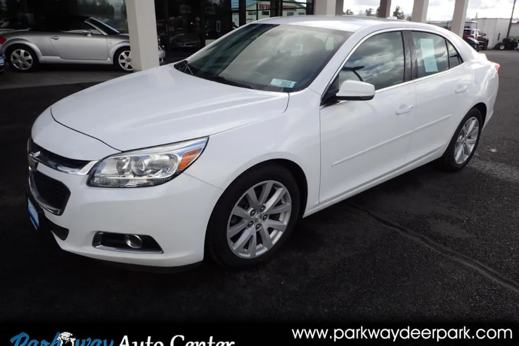 2015 Chevrolet Malibu 2LT photo 1
