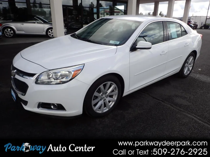 2015 Chevrolet Malibu 2LT photo 1