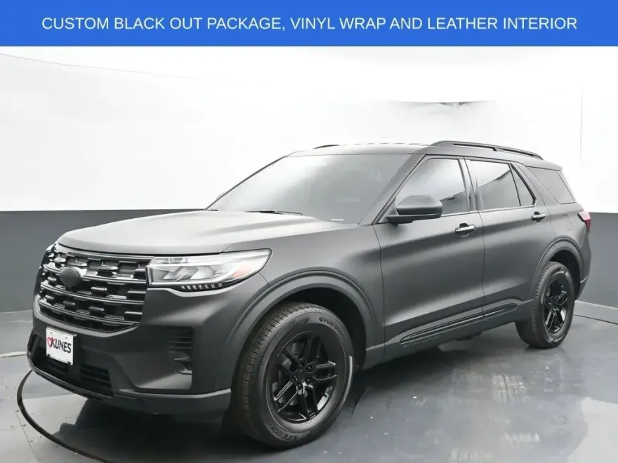 2025 Ford Explorer photo 1