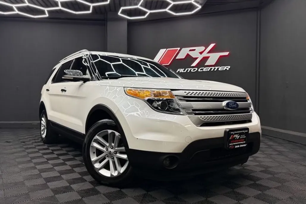 2021 Ford Explorer photo 1
