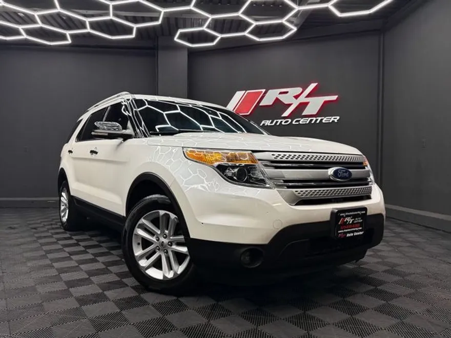 2021 Ford Explorer photo 1