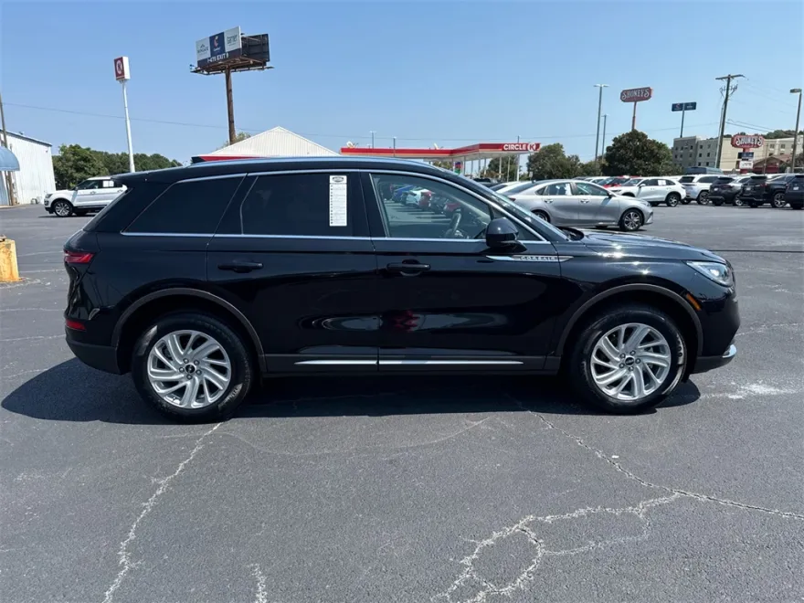 2022 Lincoln Corsair Standard photo 1