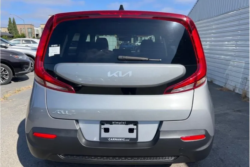 2022 Kia Soul LX photo 1