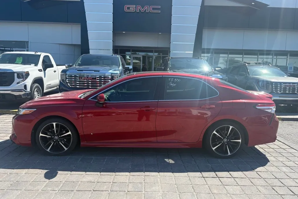 2020 Toyota Camry XSE photo 1
