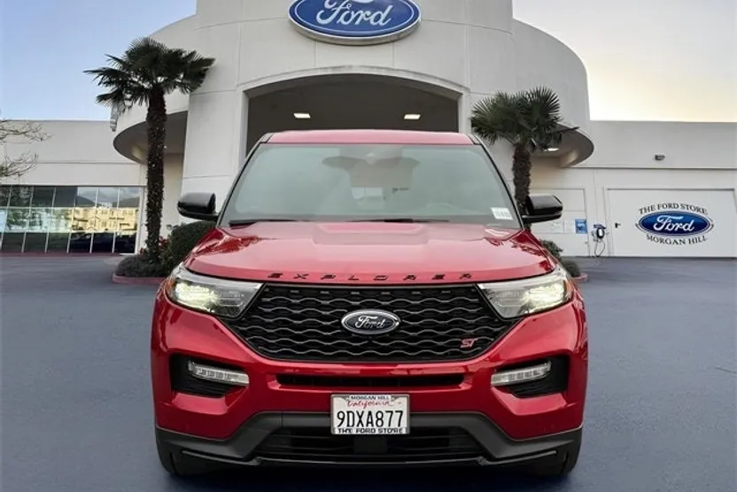 2022 Ford Explorer ST photo 1