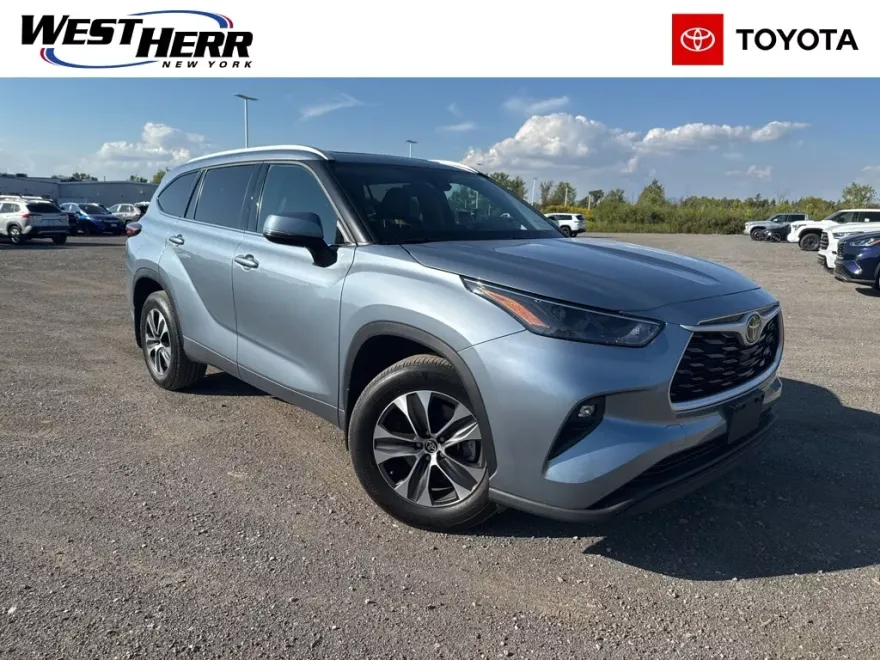 2022 Toyota Highlander XLE photo 1