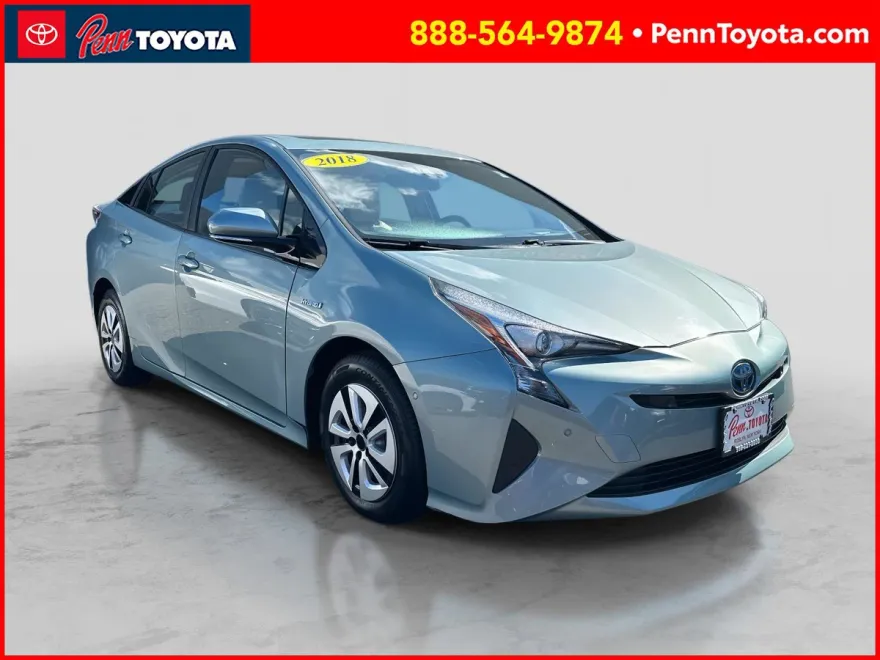 2018 Toyota Prius Four photo 1