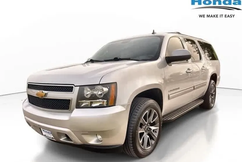 2014 Chevrolet Suburban LT photo 1