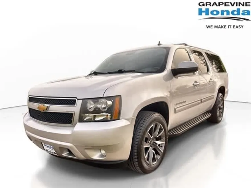2014 Chevrolet Suburban LT photo 1