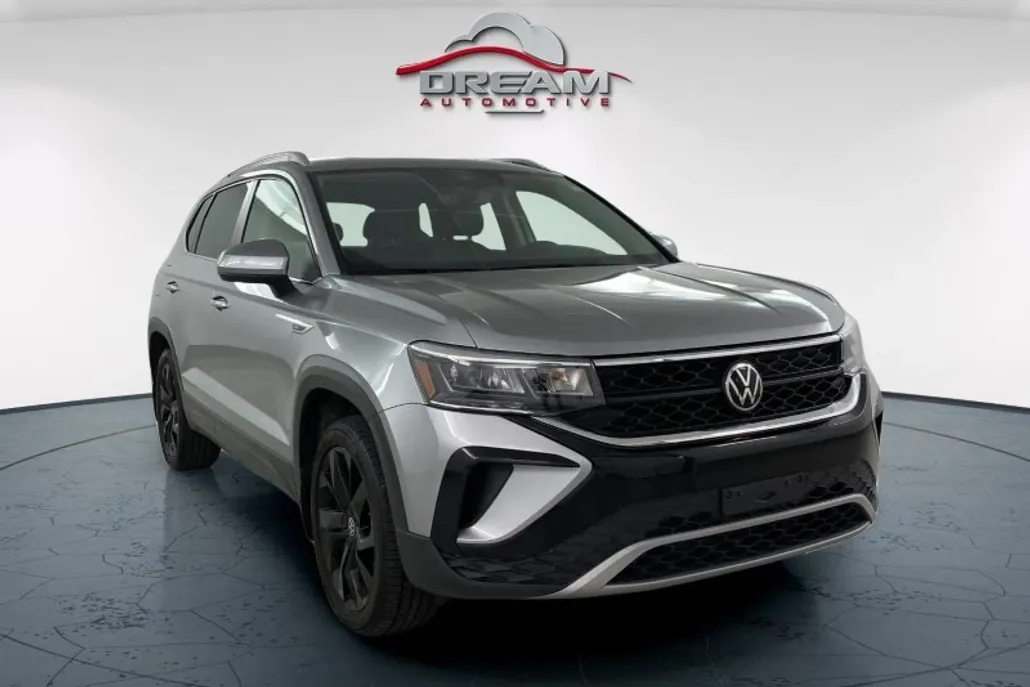 2023 Volkswagen Taos SE photo 1