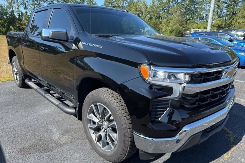 2025 Chevrolet Silverado 1500 LT photo 1