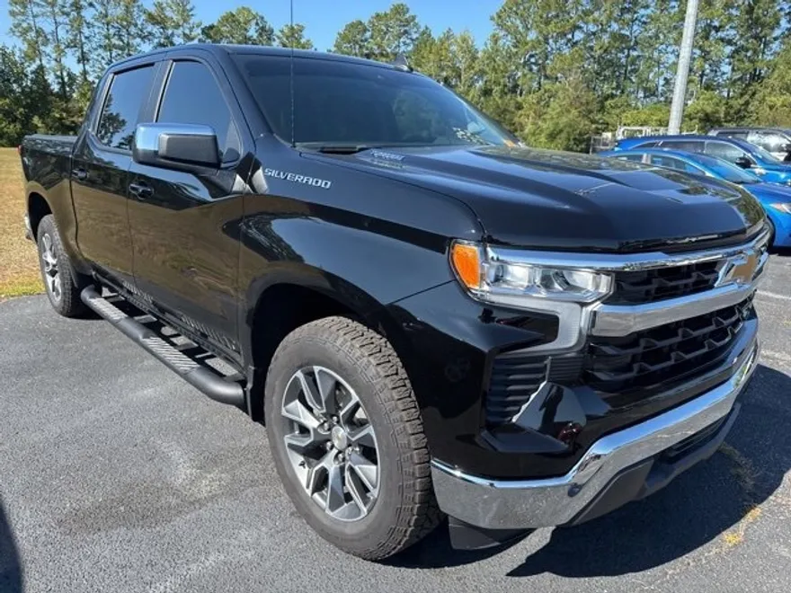 2025 Chevrolet Silverado 1500 LT photo 1