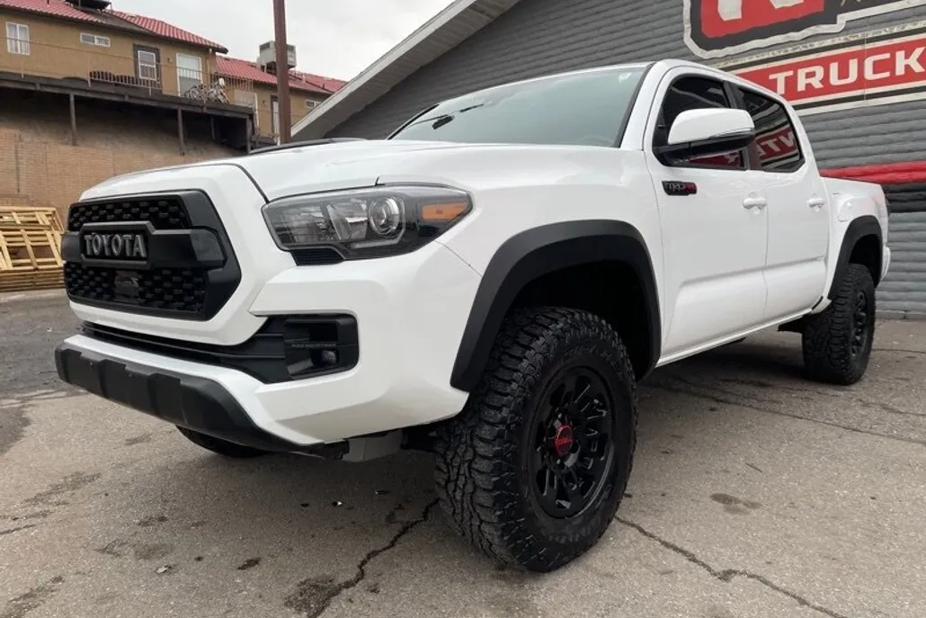 2019 Toyota Tacoma TRD Pro photo 1