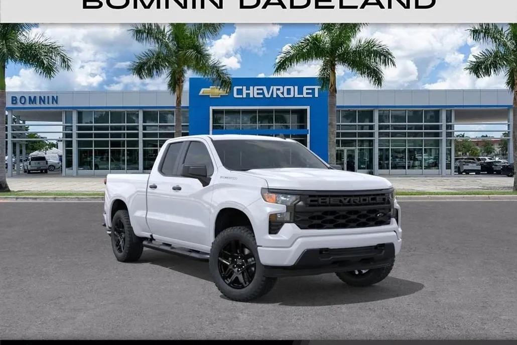 2025 Chevrolet Silverado 1500 Custom photo 1