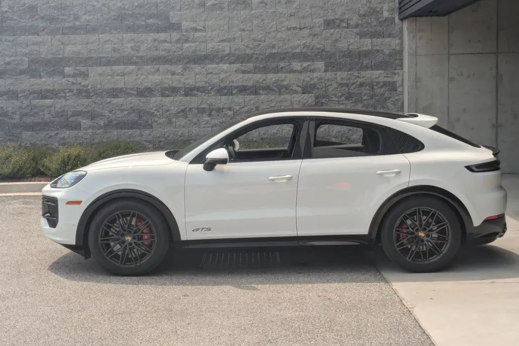 2025 Porsche Cayenne Coupe GTS photo 1