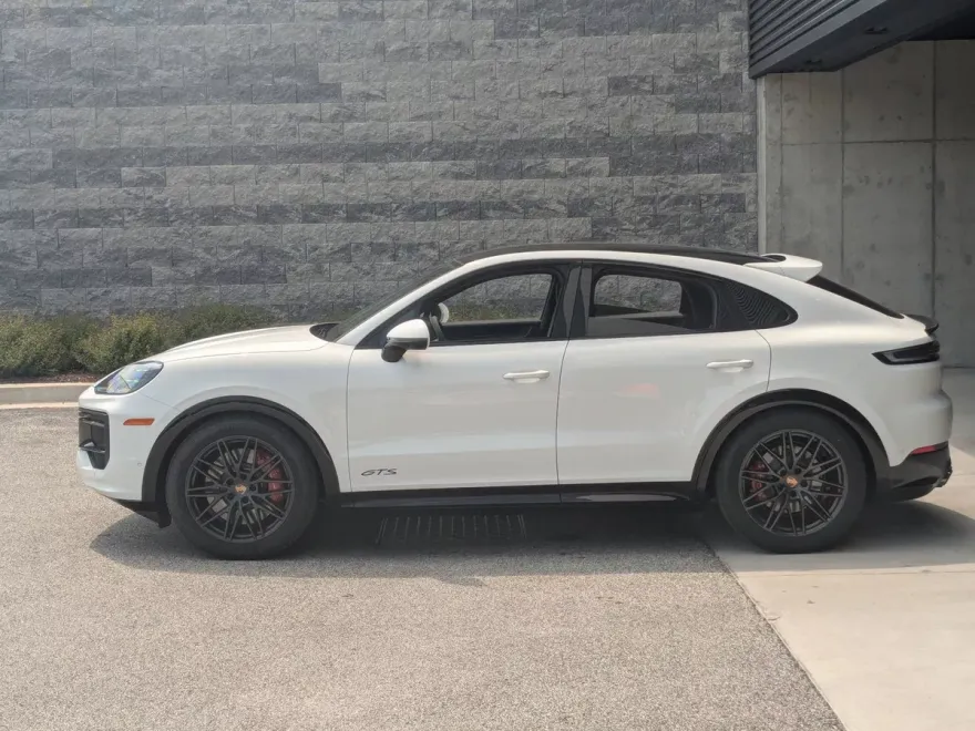 2025 Porsche Cayenne Coupe GTS photo 1