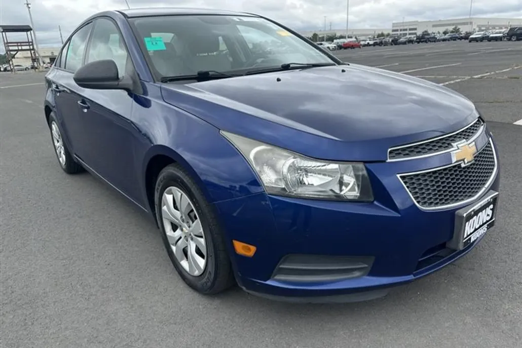 2013 Chevrolet Cruze LS photo 1