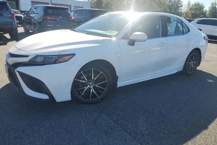 2024 Toyota Camry SE photo 1